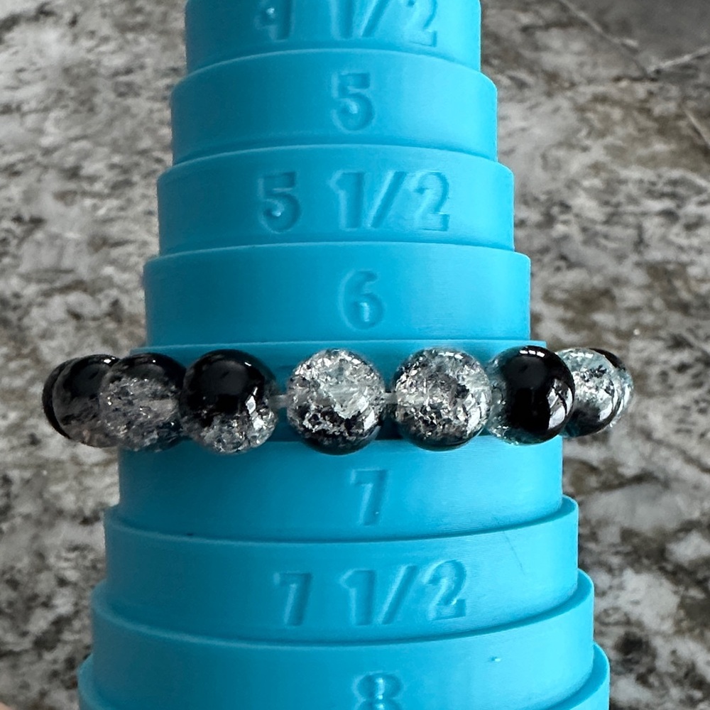 Black and Crackle Glass Beaded Bracelet